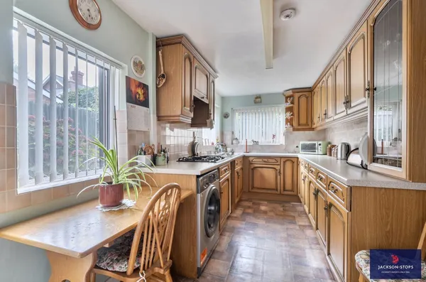 Mentone Avenue, Aspley Guise, MK17 photo 3
