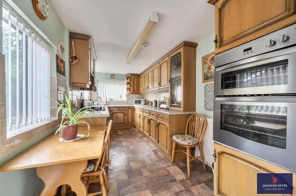 Mentone Avenue, Aspley Guise, MK17 photo 5