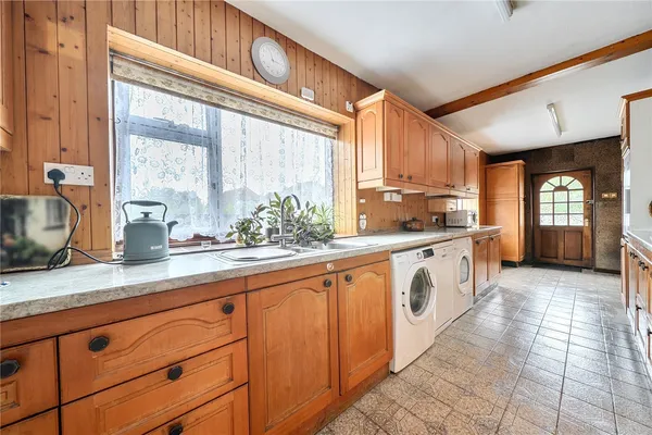 Luton Road, Chalton, LU4 photo 7