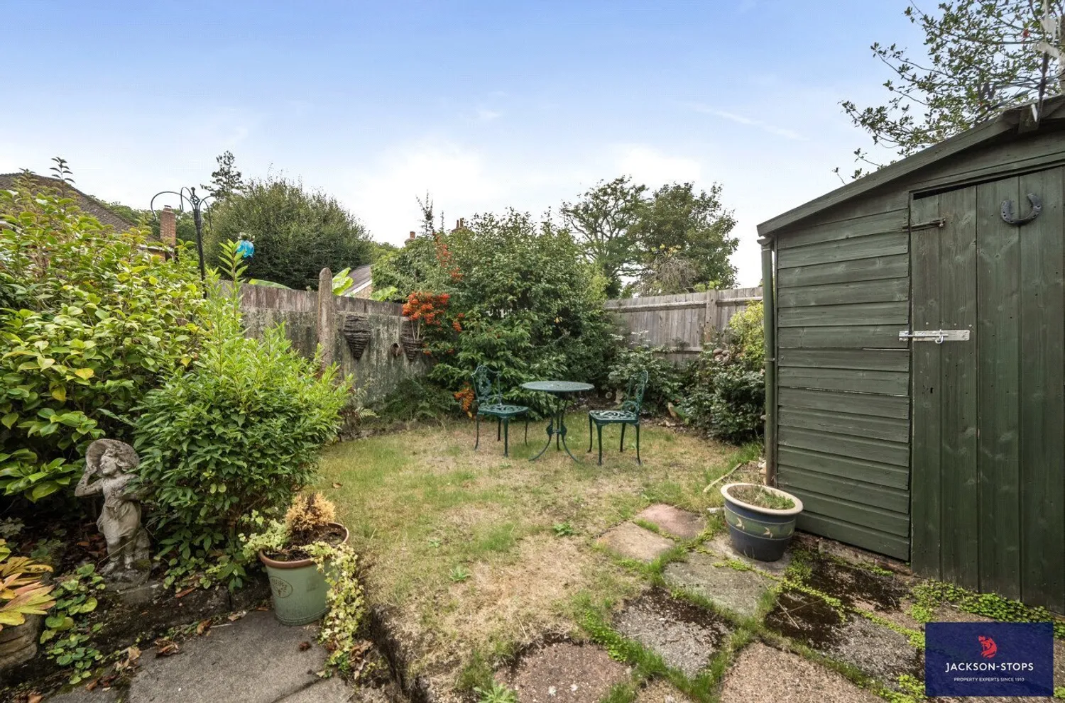 Mentone Avenue, Aspley Guise, MK17 photo 11