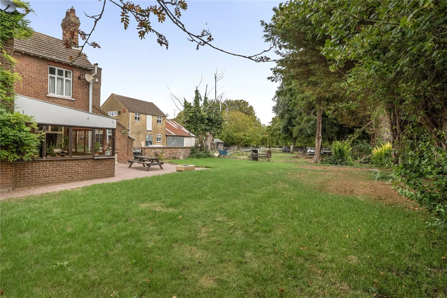 Luton Road, Chalton, LU4 photo 16