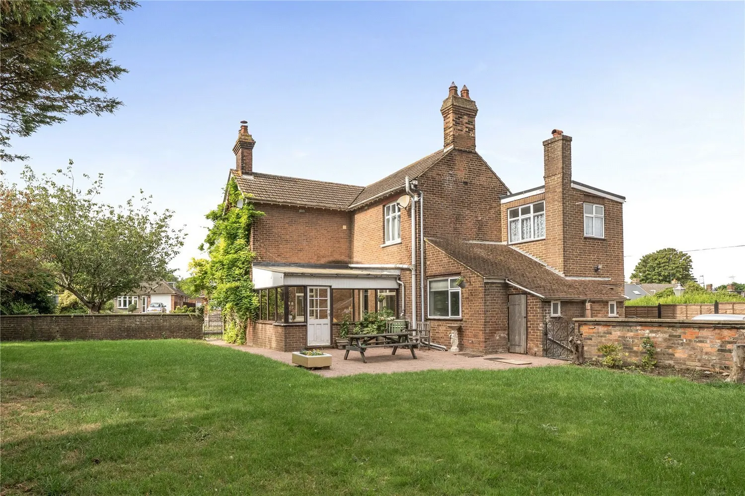 Luton Road, Chalton, LU4 photo 17
