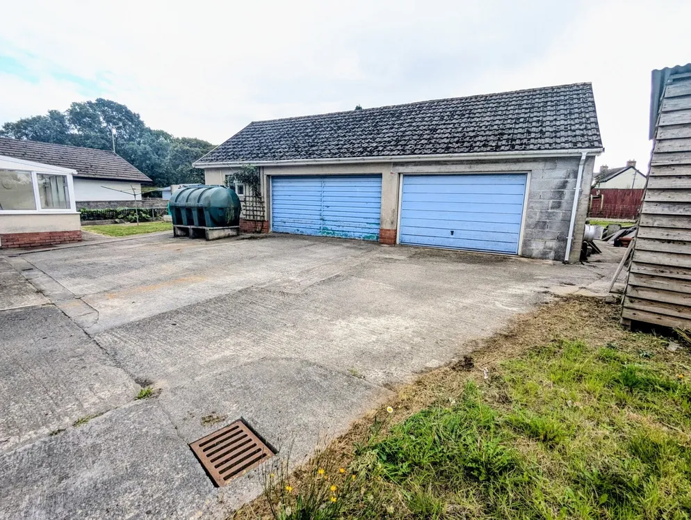 Property carousel item 4