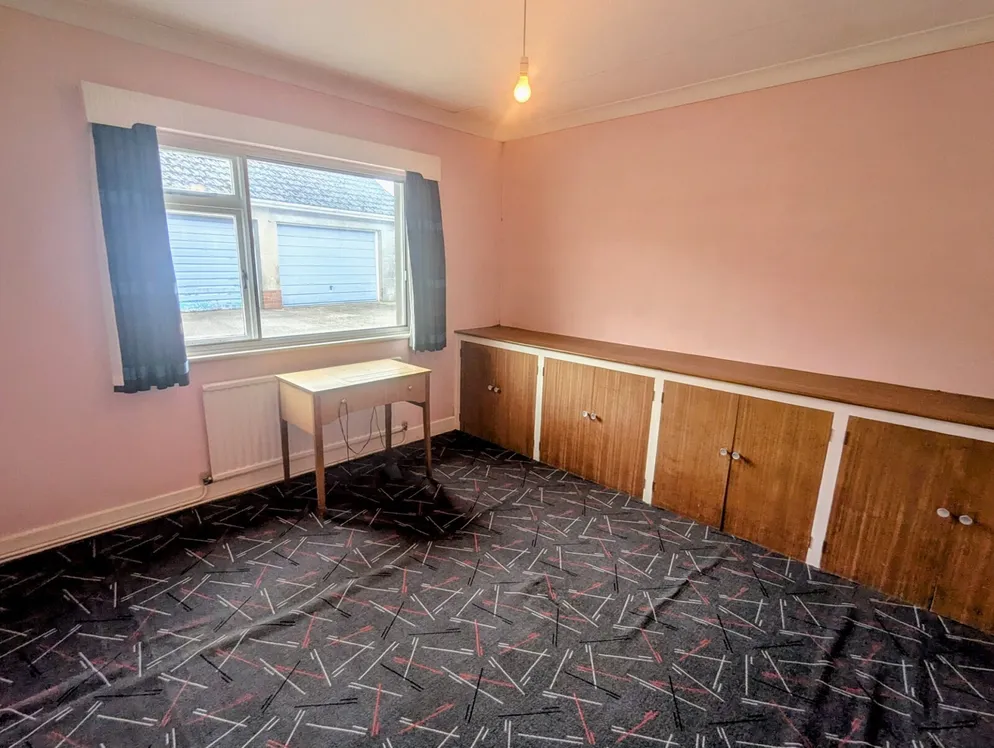 Property carousel item 14