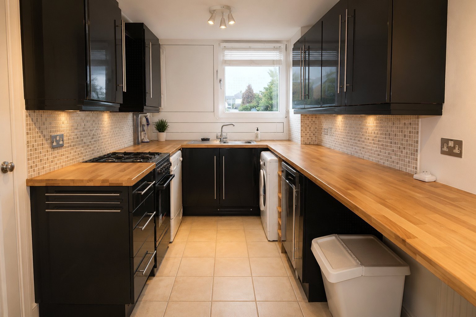 Ray Lodge Road, Woodford Green, IG8 Image 3