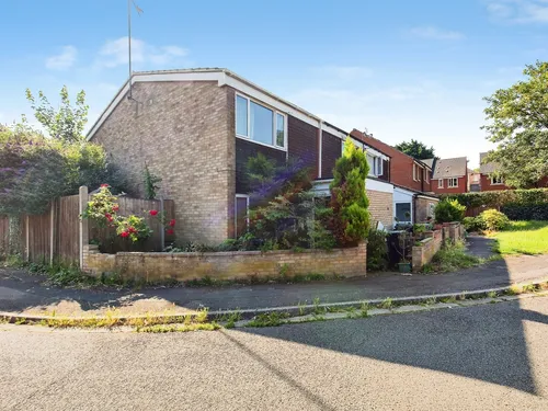 Ponds Close, Raundsphoto
