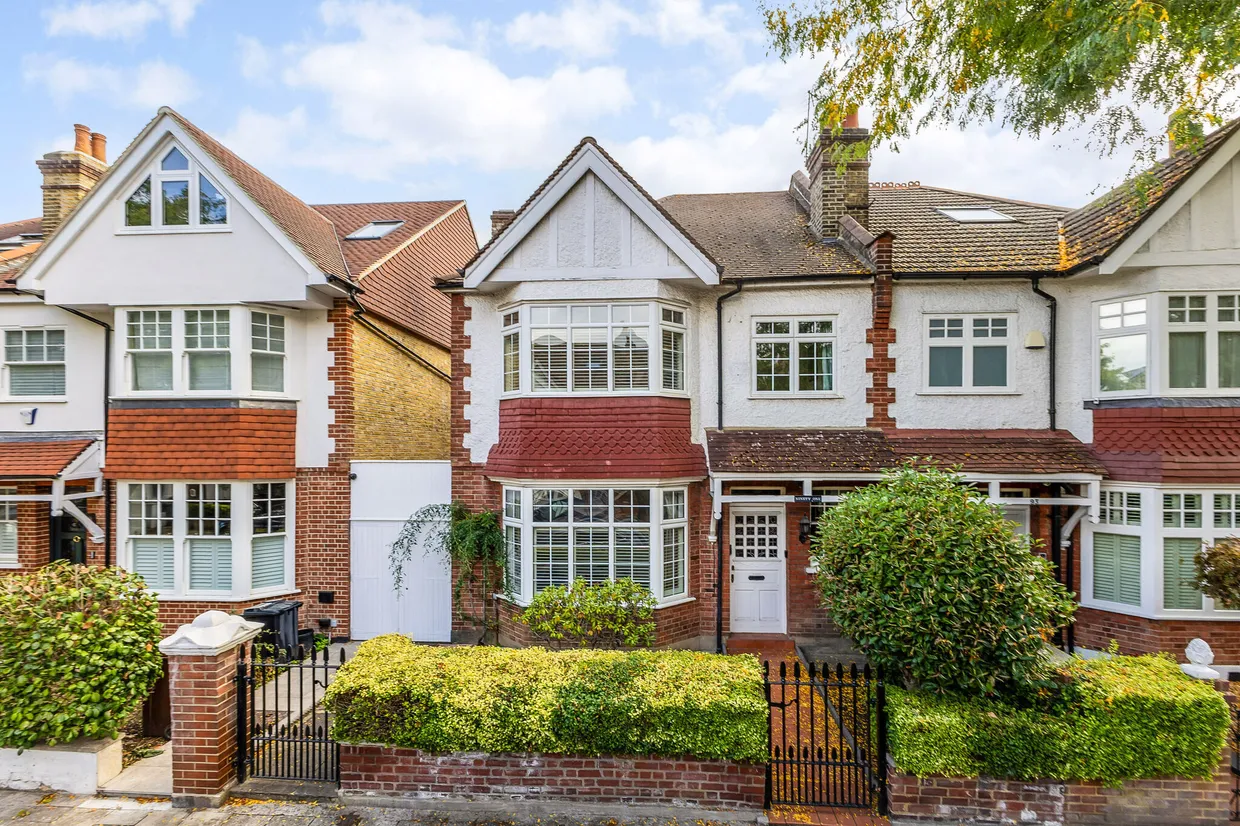 Airedale Avenue, London, W4 photo 1