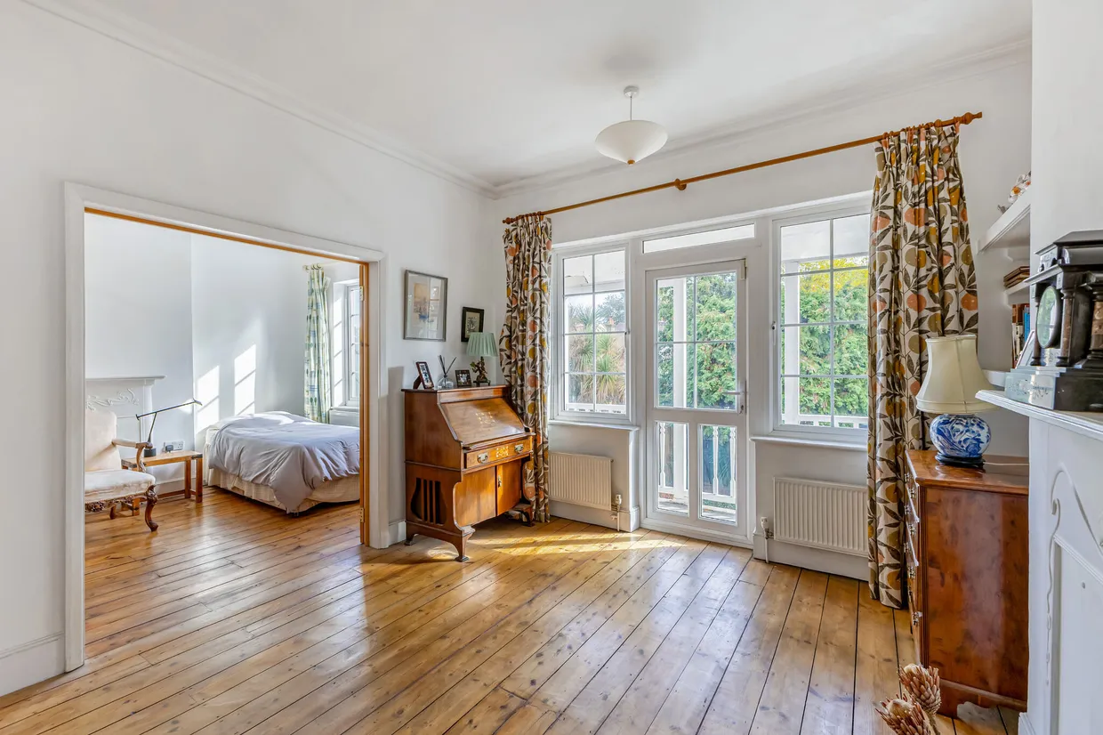 Airedale Avenue, London, W4 photo 10