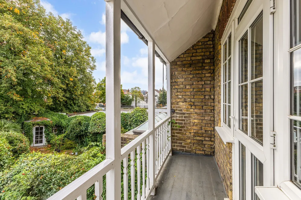 Airedale Avenue, London, W4 photo 11