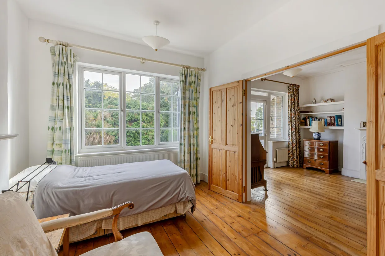 Airedale Avenue, London, W4 photo 12