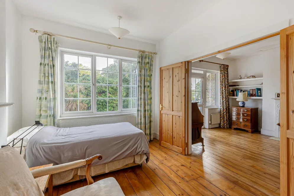 Airedale Avenue, London, W4 photo 12