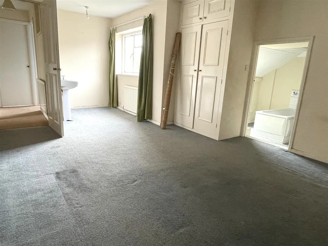 https://mr0.homeflow-assets.co.uk/files/photo/image/48420/6434/_x_/cXP15DxIAUiViOc9yslg8Q.jpg