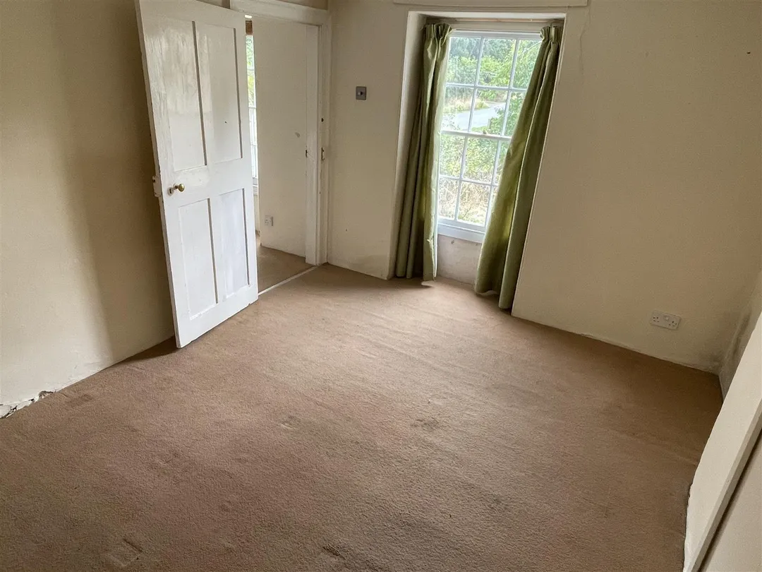 https://mr0.homeflow-assets.co.uk/files/photo/image/48420/6435/_x_/EZKOiL0WYEigx5NWO8W3qg.jpg