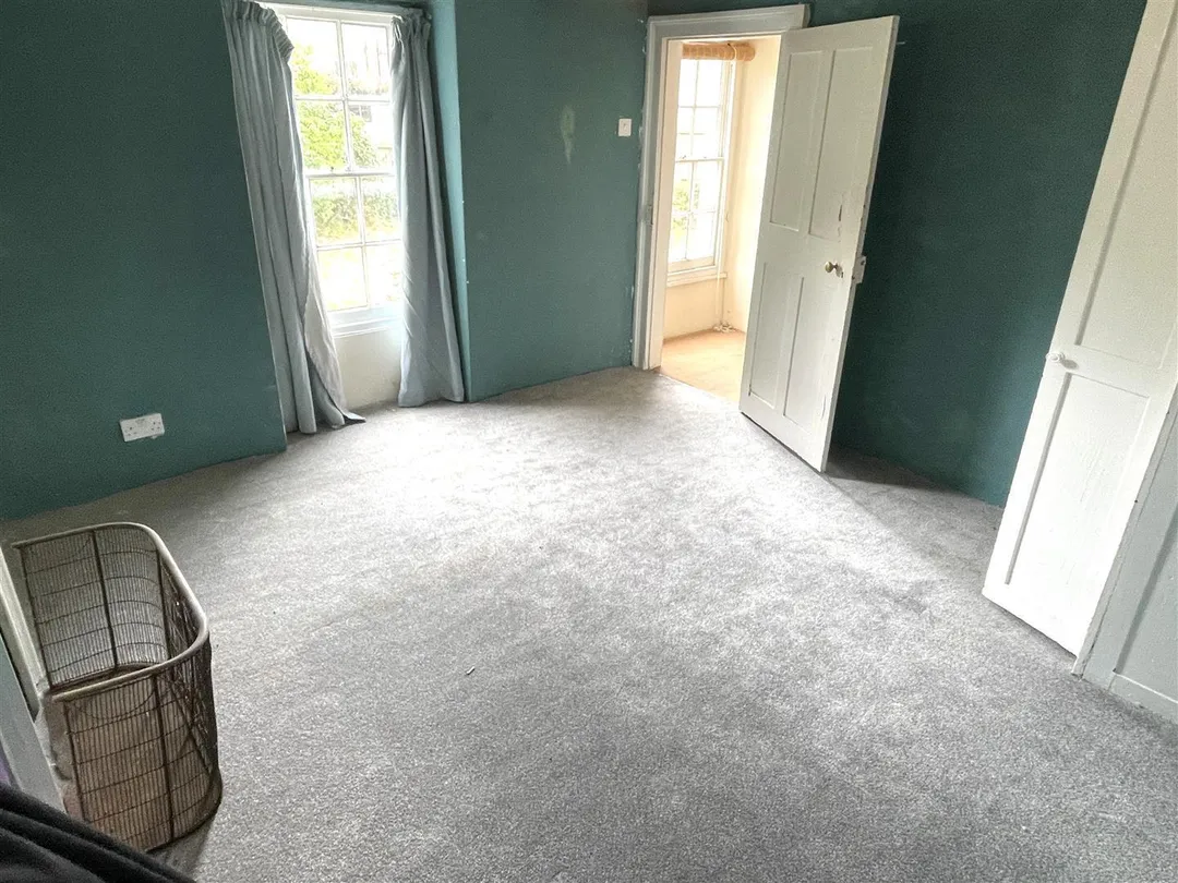https://mr0.homeflow-assets.co.uk/files/photo/image/48420/6436/_x_/pT-F4LMbckqed9g1H5HHJw.jpg