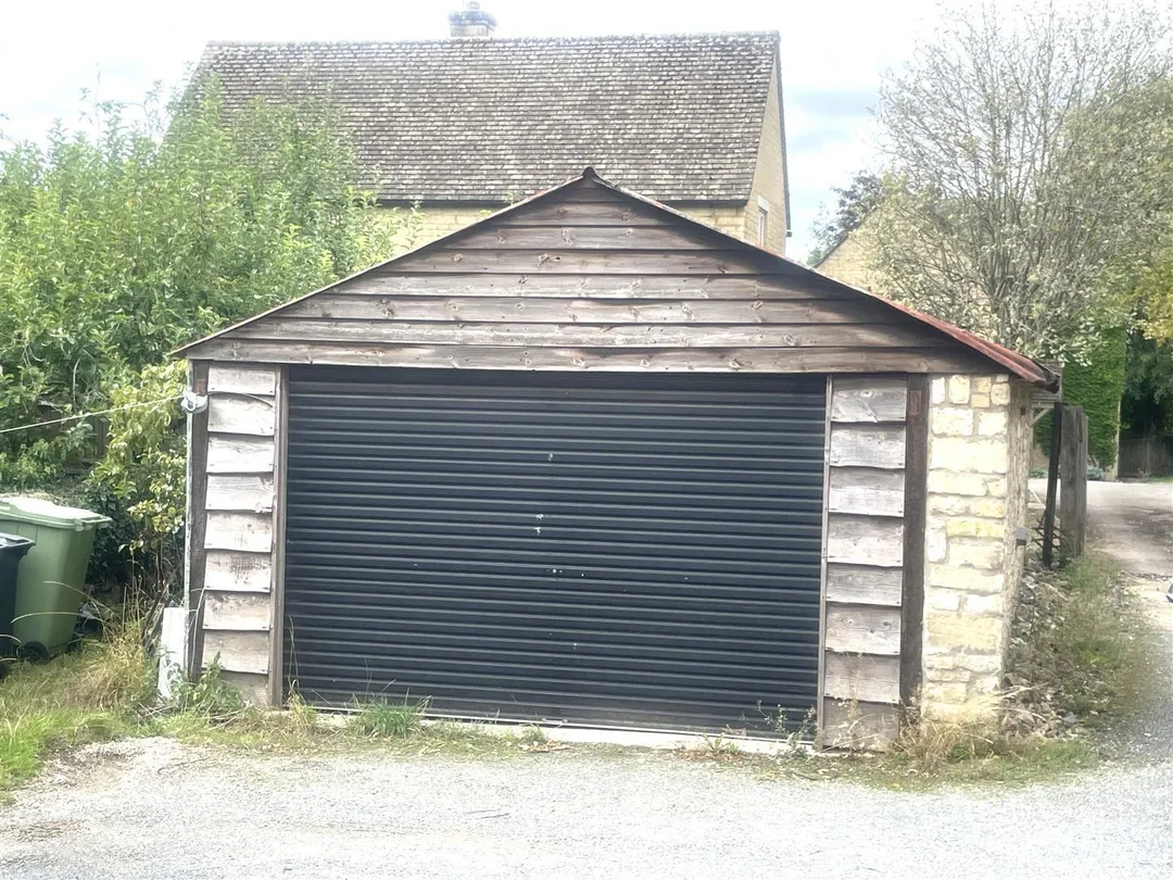 https://mr0.homeflow-assets.co.uk/files/photo/image/48420/6443/_x_/HelnyxCEWkOM_JbHr-yjng.jpg