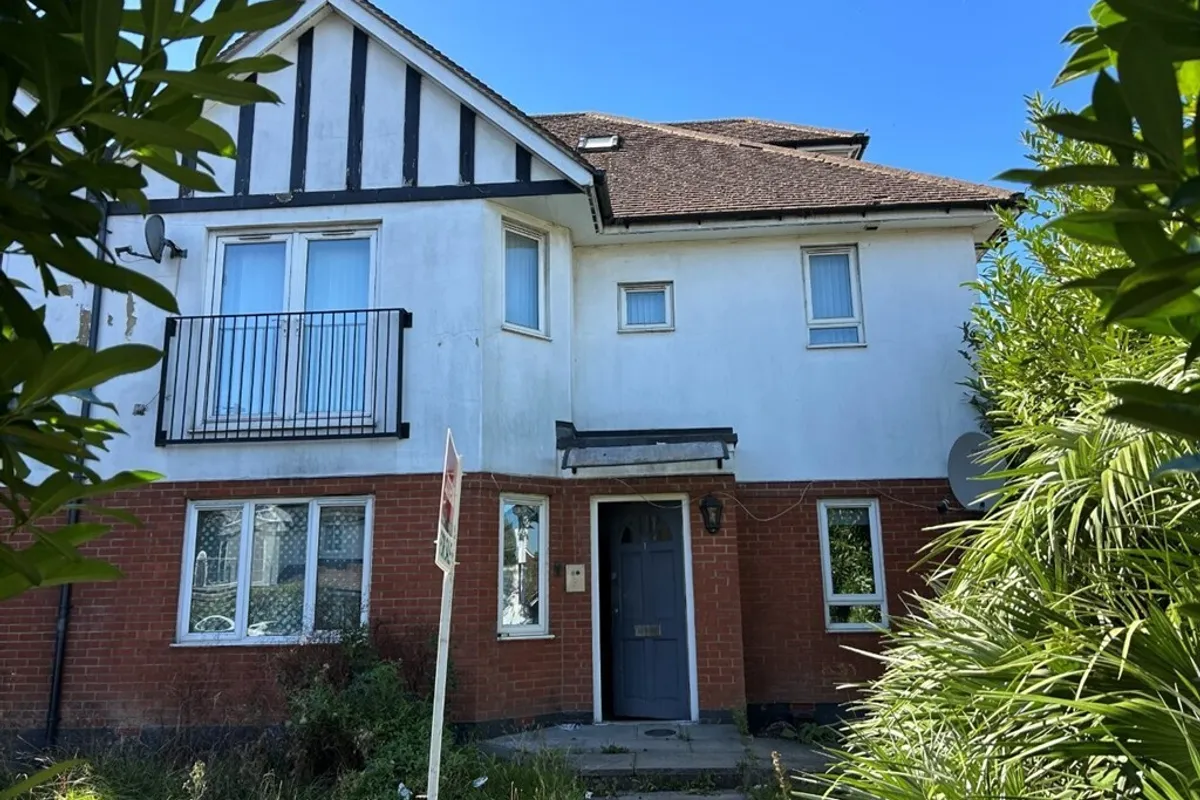 Edgwarebury Gardens, EDGWARE