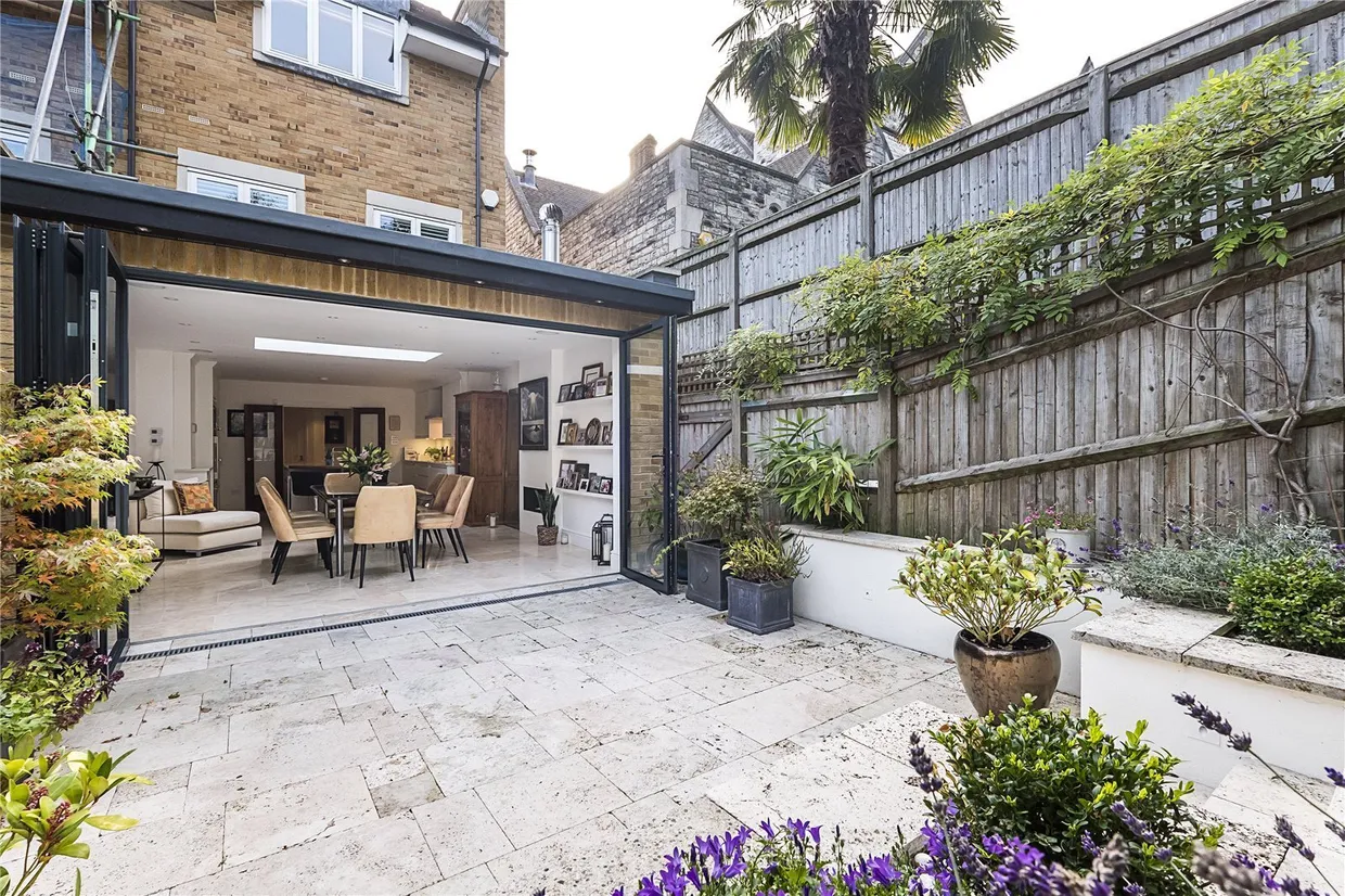 Royal Close, London, SW19 photo 22