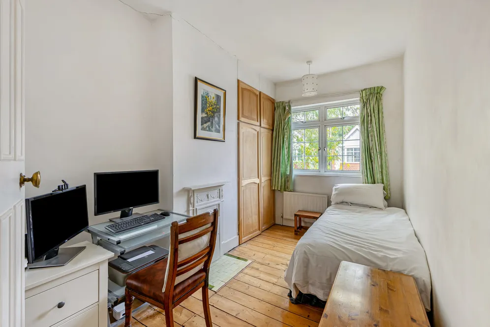 Airedale Avenue, London, W4 photo 11