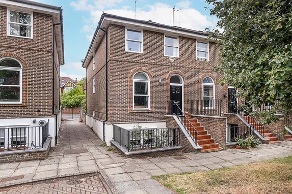 Broadhurst Close, Richmond, TW10