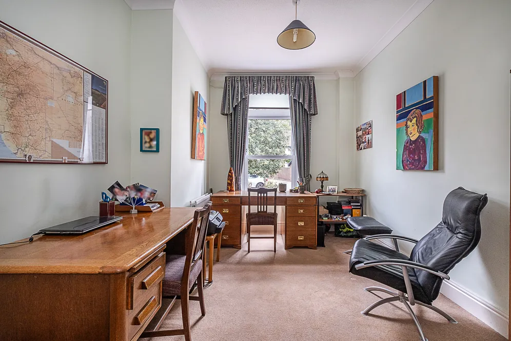 Broadhurst Close, Richmond, TW10 photo 5