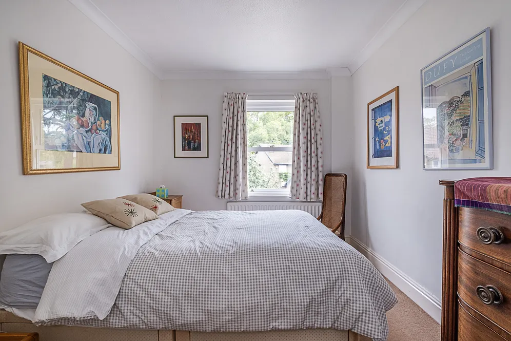 Broadhurst Close, Richmond, TW10 photo 8