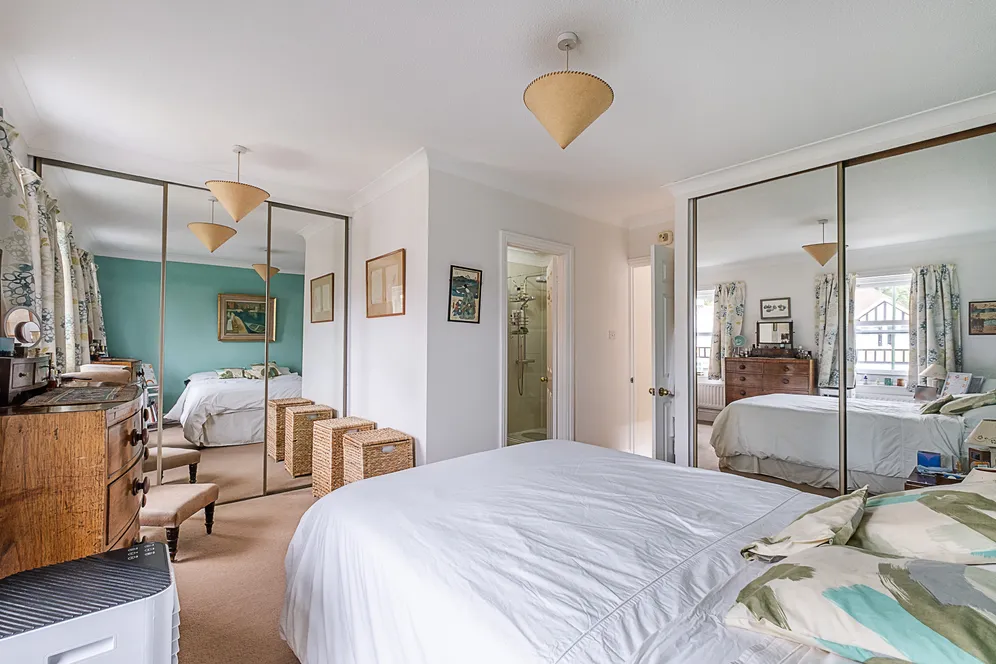 Broadhurst Close, Richmond, TW10 photo 9