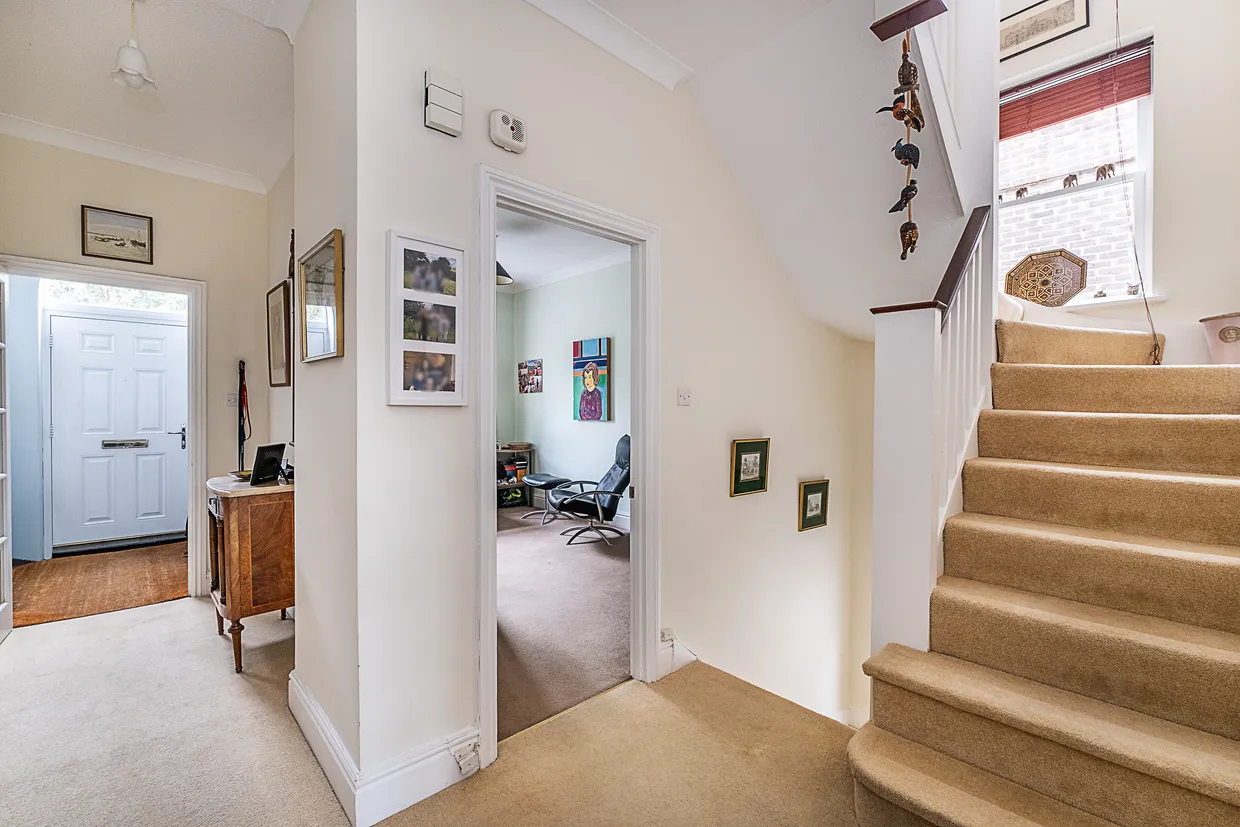 Broadhurst Close, Richmond, TW10 photo 10