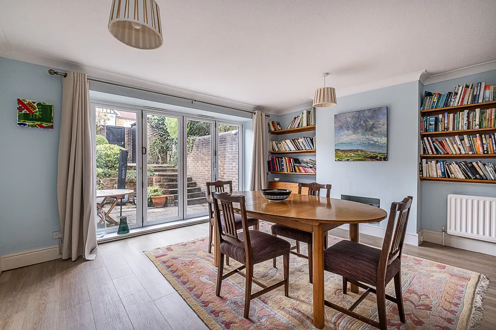 Broadhurst Close, Richmond, TW10 photo 11