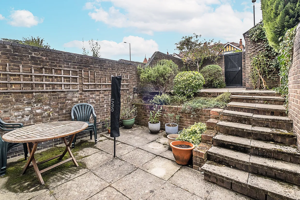 Broadhurst Close, Richmond, TW10 photo 15