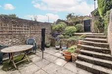 Broadhurst Close, Richmond, TW10 photo 15
