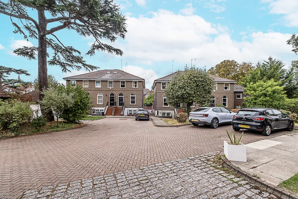 Broadhurst Close, Richmond, TW10 photo 17
