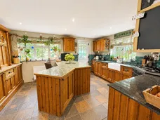 Broomhill, Ewshot, GU10 photo 3