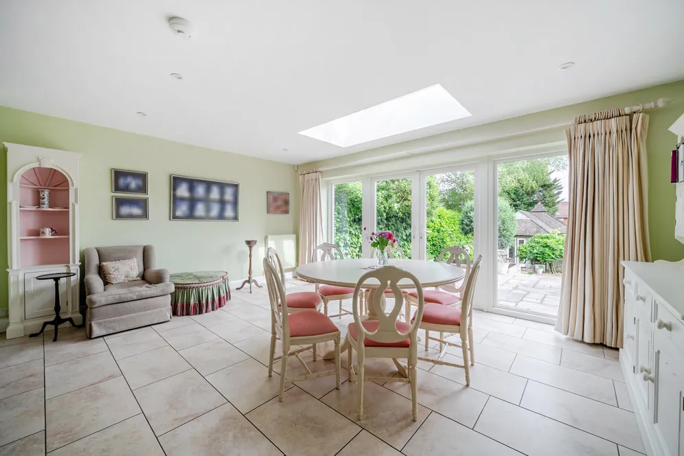 High Park Road, Farnham, GU9 photo 3