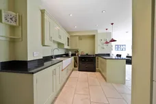 High Park Road, Farnham, GU9 photo 4