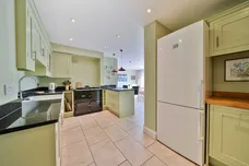 High Park Road, Farnham, GU9 photo 9