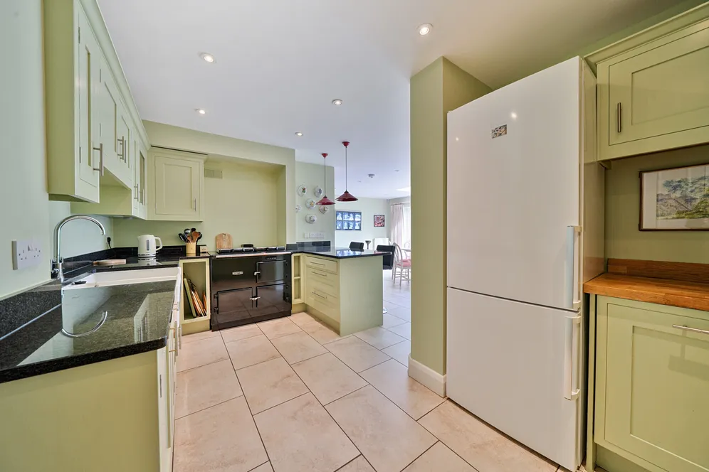 High Park Road, Farnham, GU9 photo 9