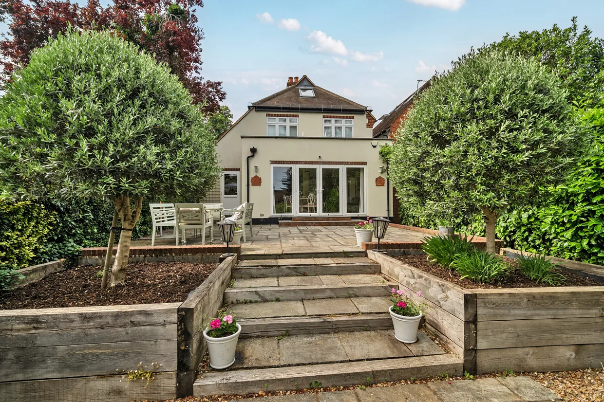 High Park Road, Farnham, GU9 photo 13