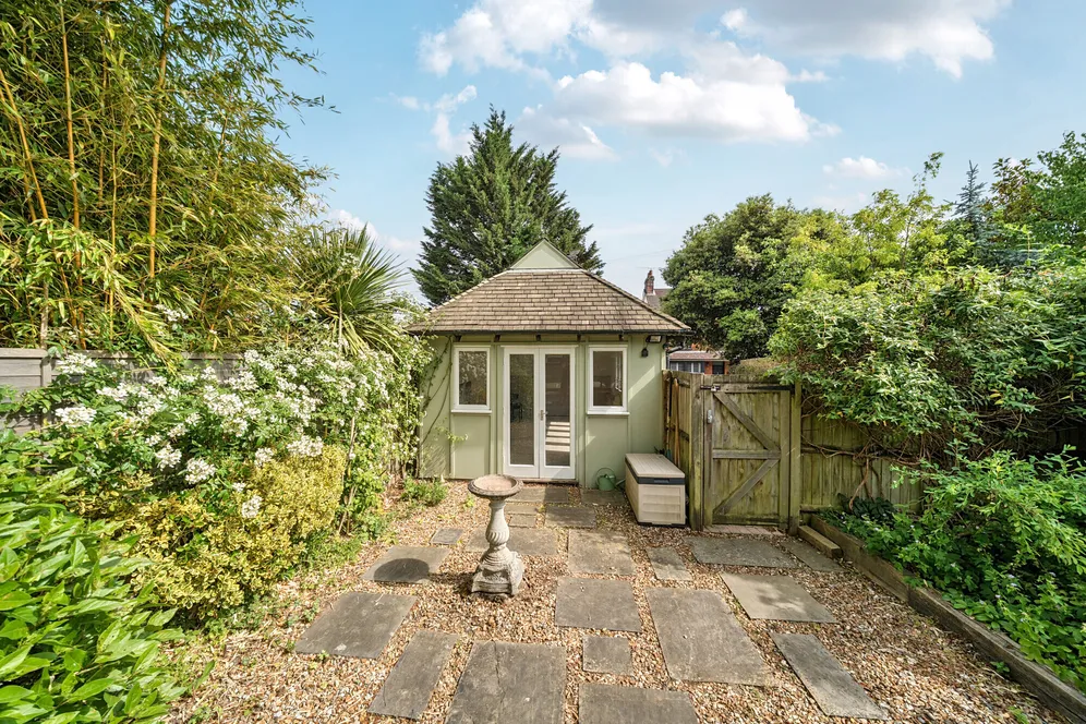 High Park Road, Farnham, GU9 photo 14