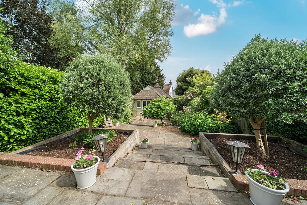 High Park Road, Farnham, GU9 photo 15