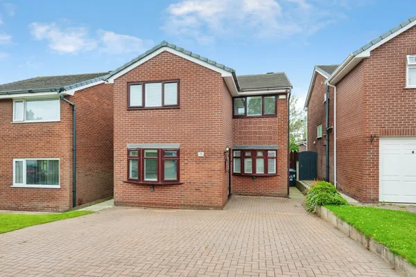 Embleton Grove, Beechwood, Runcorn, C...