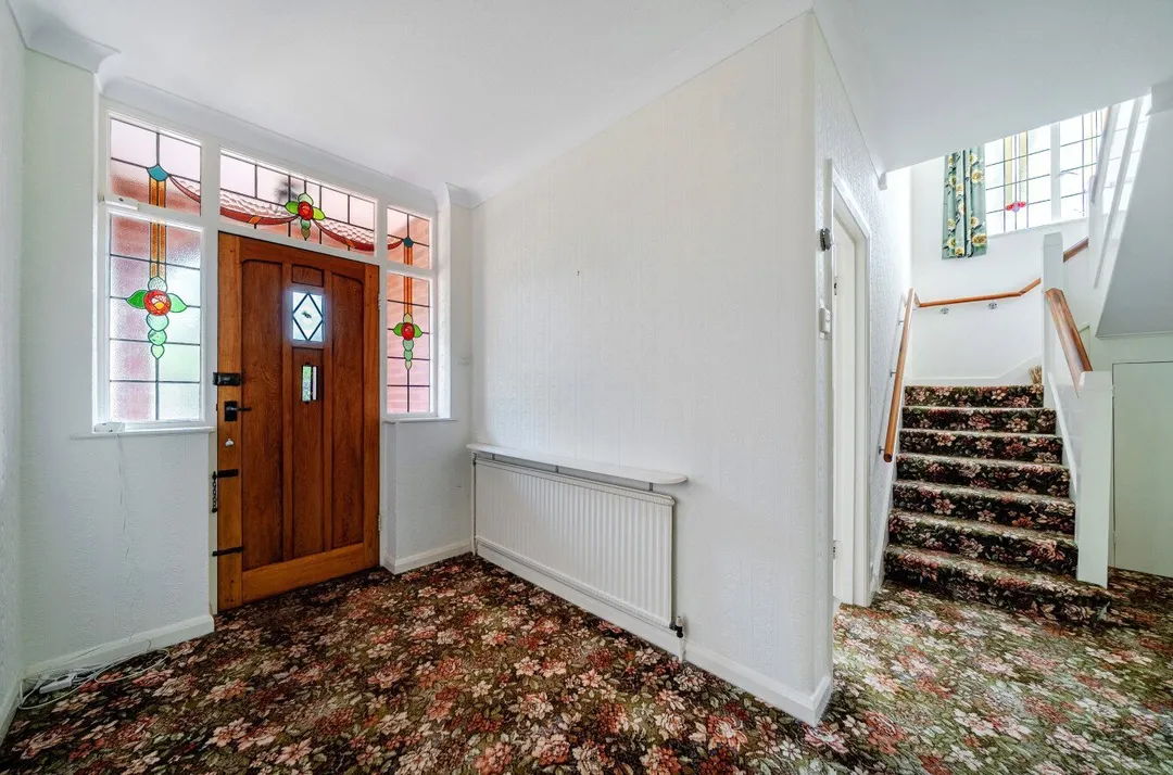 https://mr0.homeflow-assets.co.uk/files/photo/image/48423/7450/_x_/TOP240140_07.jpg
