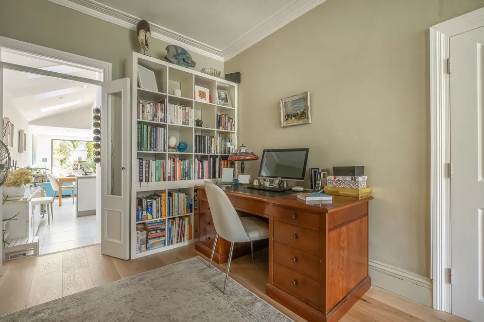 Inman Road, London, SW18 photo 13