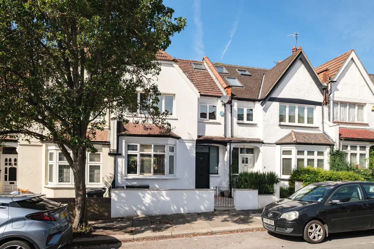 Fairlawn Avenue, London, N2 photo 19