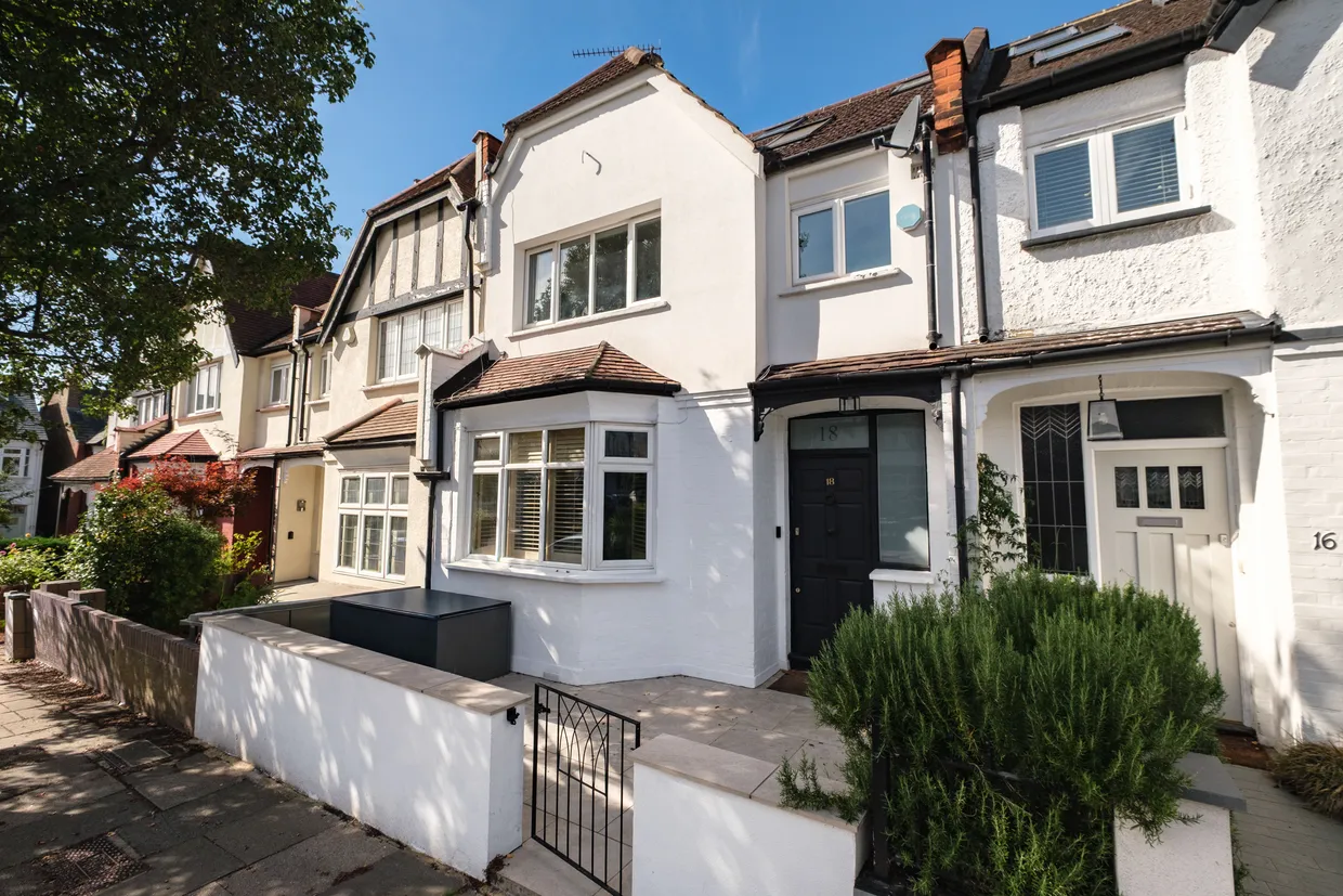 Fairlawn Avenue, London, N2 photo 20