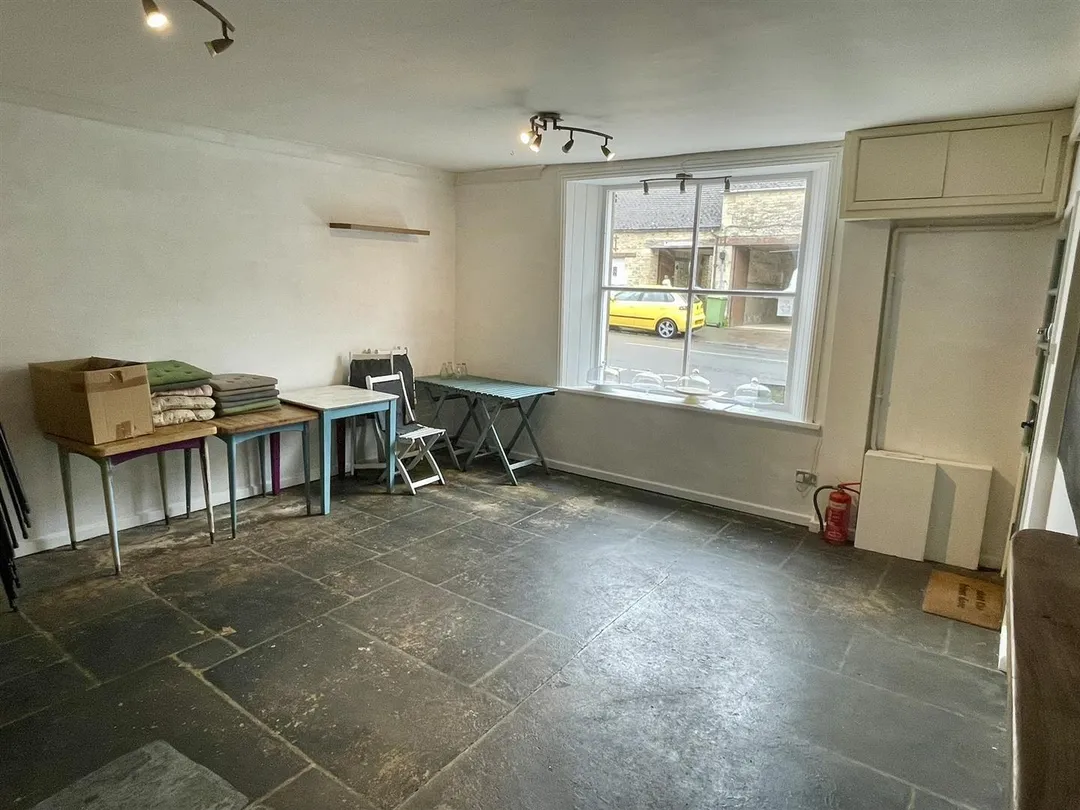 https://mr0.homeflow-assets.co.uk/files/photo/image/48425/1983/_x_/Pz9GYKnojkmiwD5VIZUd2A.jpg