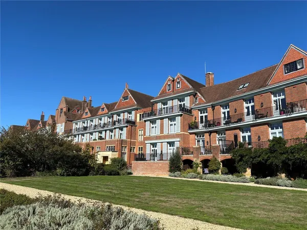 Kings Drive, MIDHURST, West Sussex, GU29