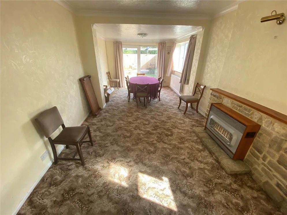 Property carousel item 6