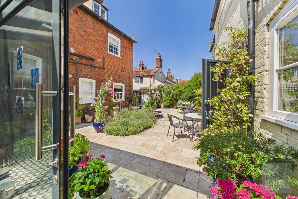 Camden House,  Bungay Image 2