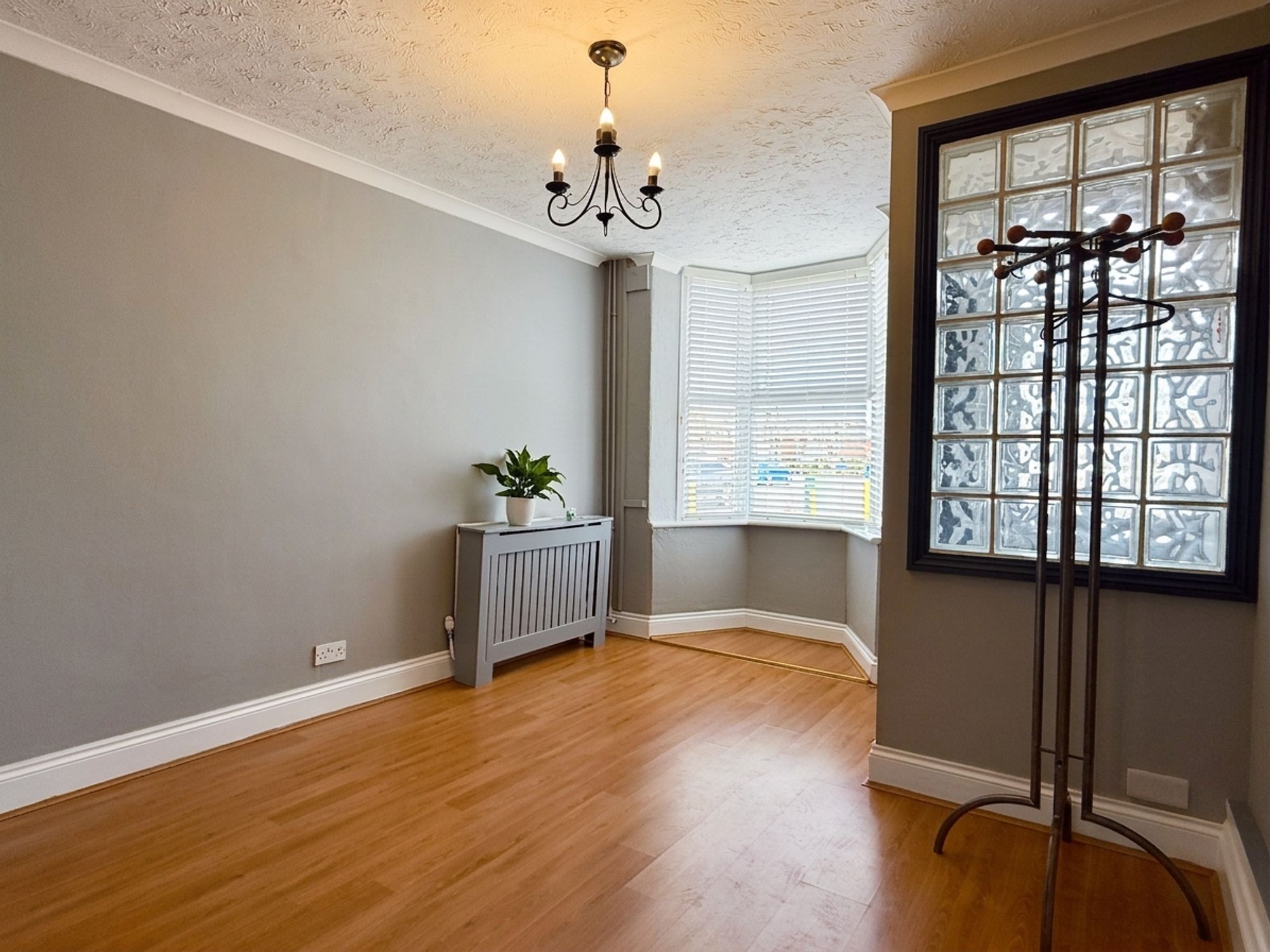 Wood Street, Taunton - NO onward chain! Image 2