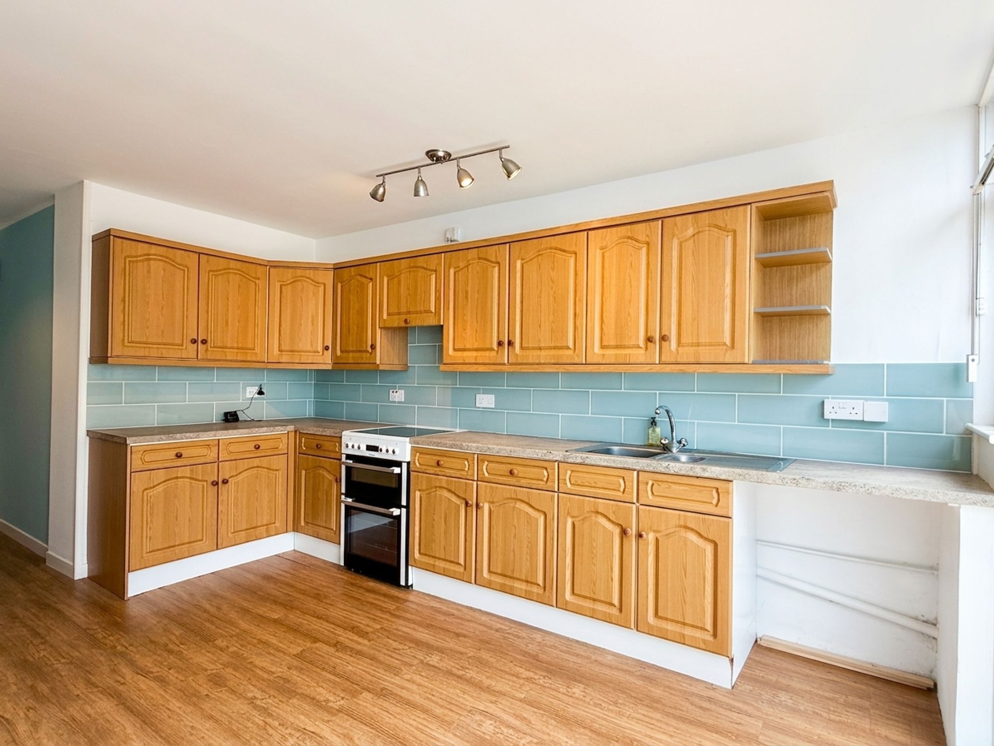 Wood Street, Taunton - NO onward chain! Image 10